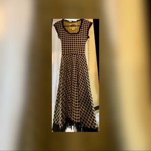 Beautiful Effie’s Heart polka dot midi dress with pockets!